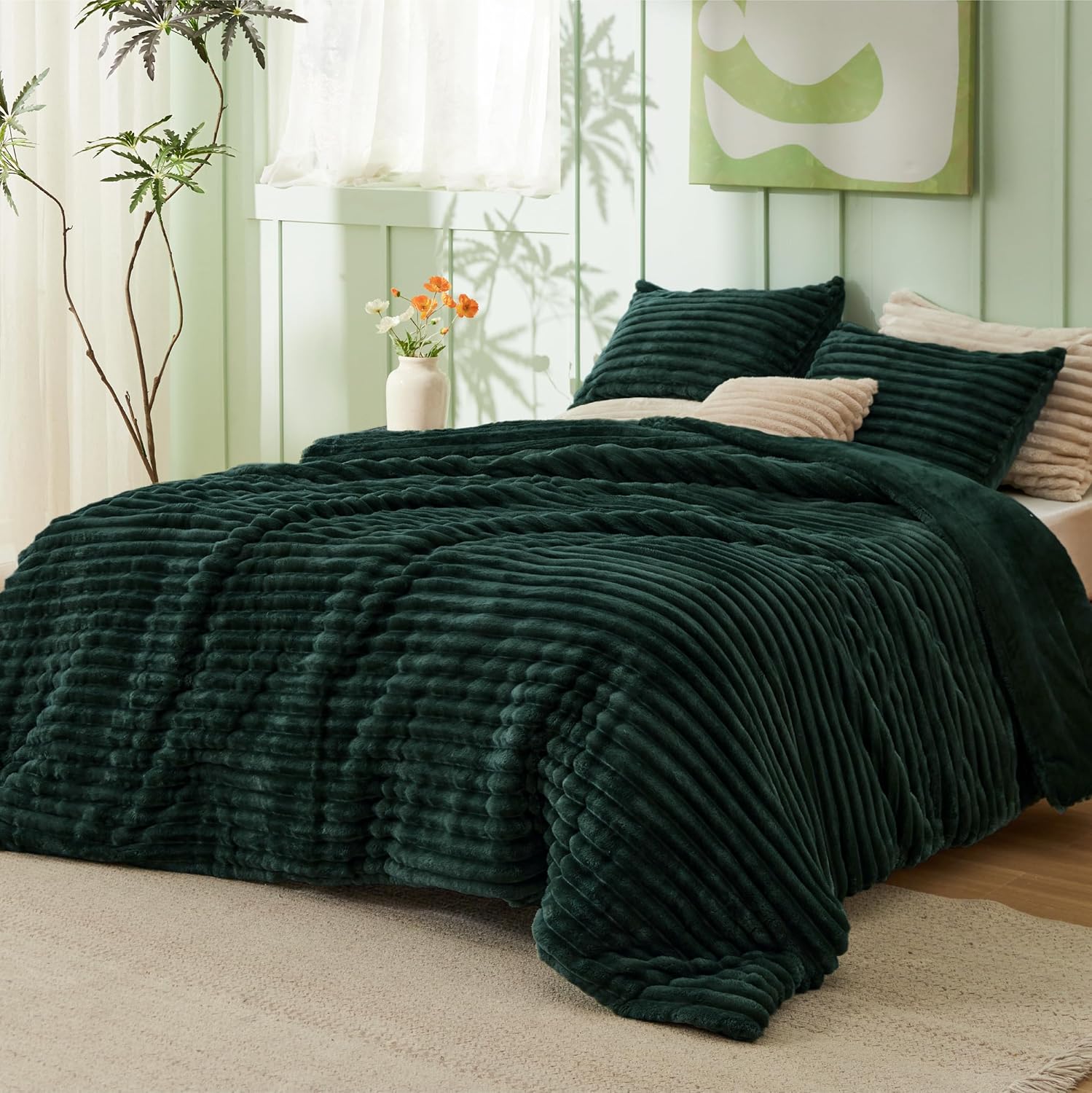 Bedsure Fluffy Comforter Set King Size - Super Soft Faux Fur Bed Set Emerald, All Seasons Warm Plush Fleece Bedding, 3 Pieces, 1 Shaggy Fuzzy King Comforter with 2 Pillowcases